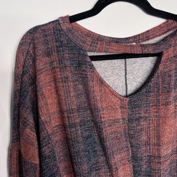 New 143 Story by Line Up L Gray Orange Plaid Cut Out Neck Twist Front Knit Top - Picture 3 of 7